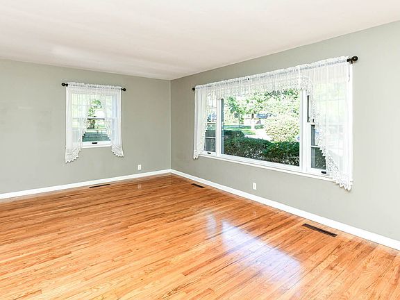 4th image of 100 N Delbrick Ln