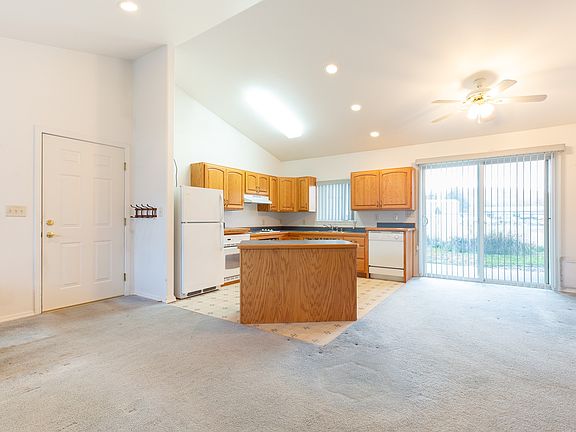 3rd image of 616 Carter Ct