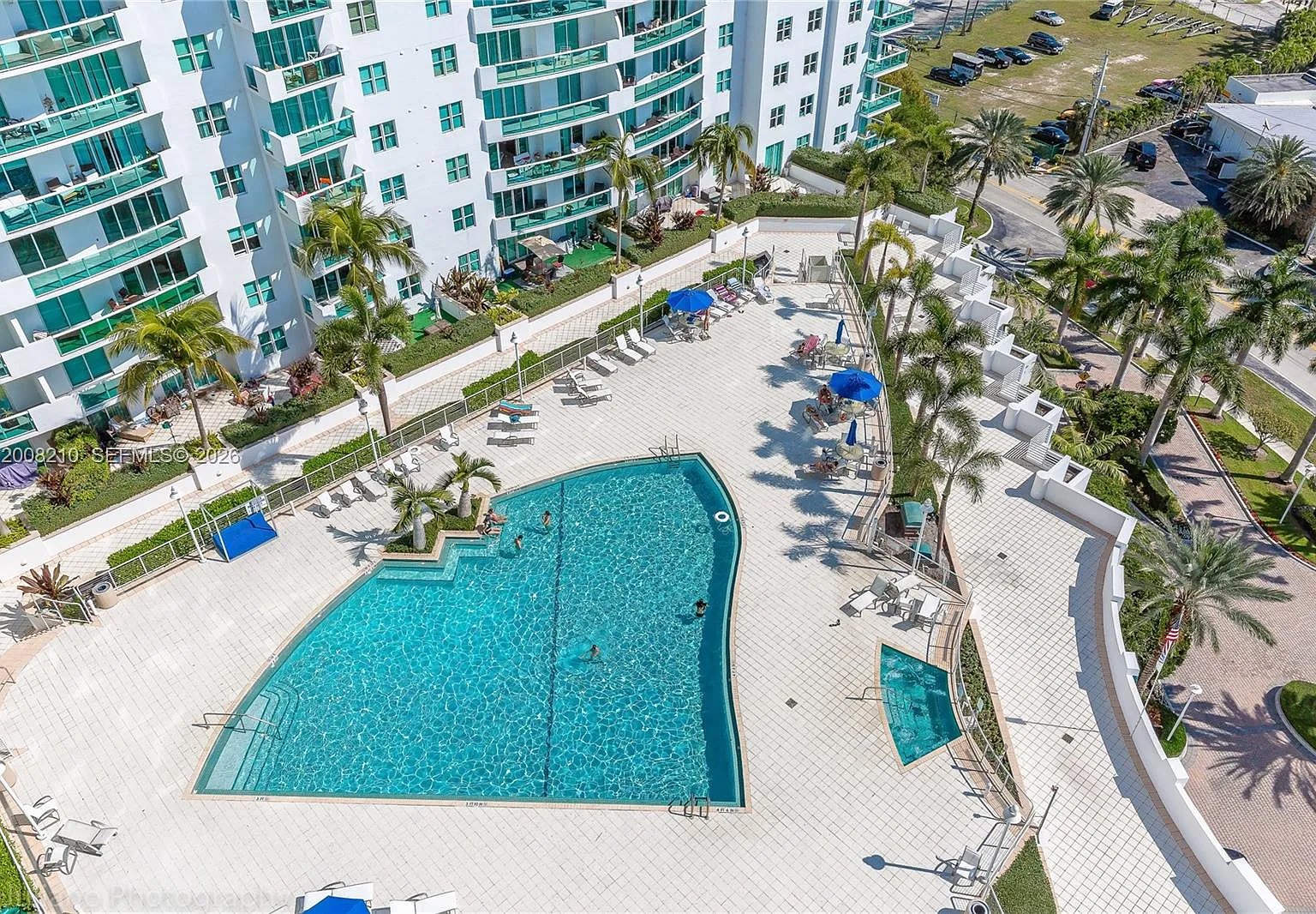 360 Condo A — Photo 4