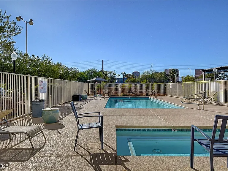 3930 University Center Dr #806 — Photo 30