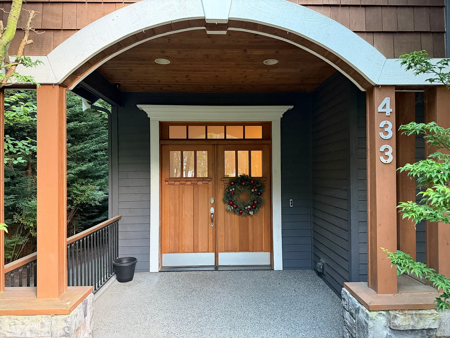 4 bed, 2.5 bath, 4164 sqft, $8,500 — Photo 2