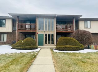 803 Brook Dr APT 5, Streamwood, IL 60107