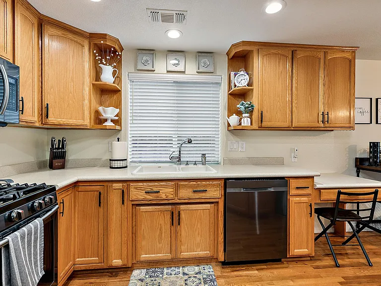 2327 Jeremy St — Photo 25