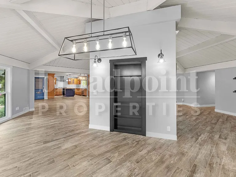 2113 Sleepy Hollow Rd — Photo 12