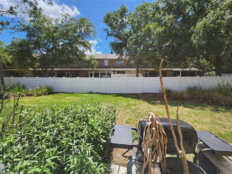 1317 Throckmorton Dr — Photo 26