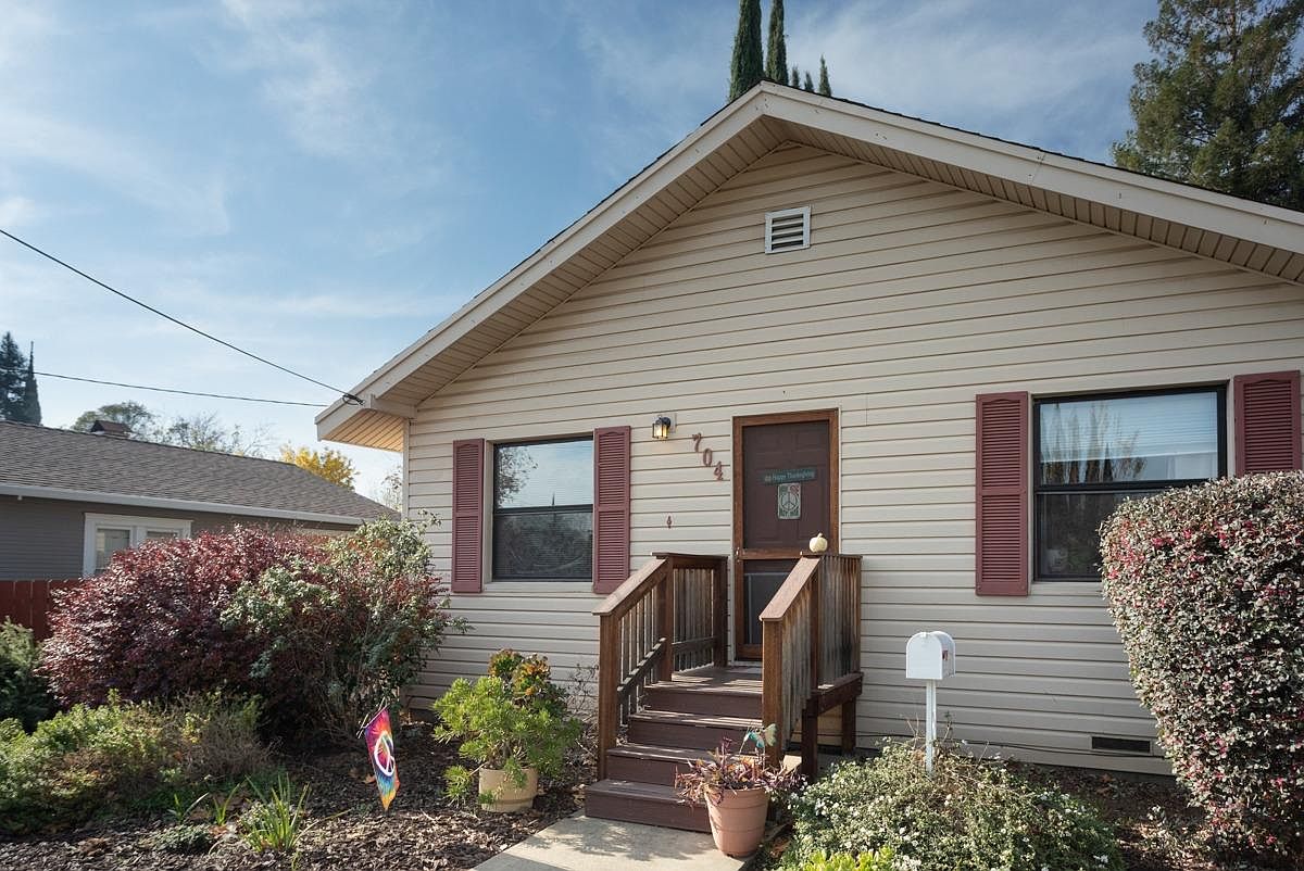 704 Almond St, Yuba City, CA 95991 | Zillow