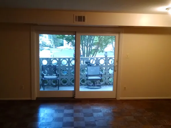 218 Locust St SE APT 142, Vienna, VA 22180