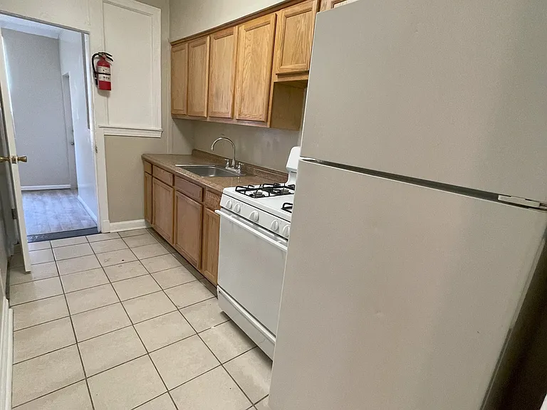 811 Barnaby St SE — Photo 13