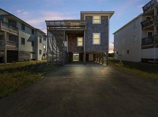 203 Hawk St, Kitty Hawk, NC 27949