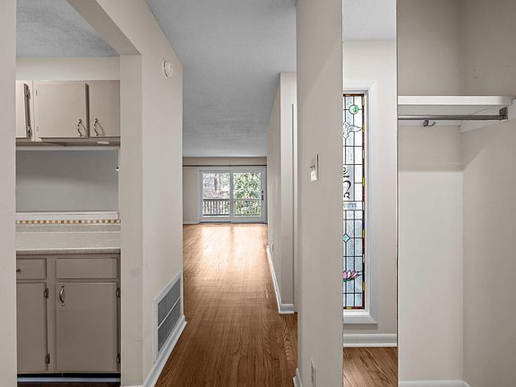 3rd image of 206 Ridge Trl