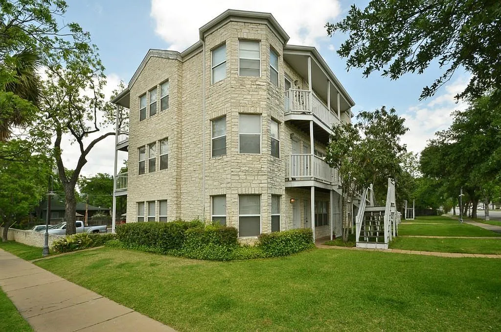 1 bed, 385 sqft, $1,150 — Photo 2