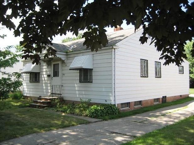 1st image of 890 E 260th St