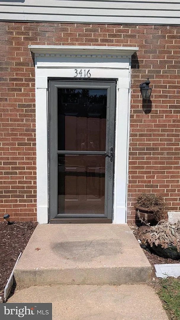 3 bed, 1.0 bath, 1224 sqft, $1,840 — Photo 2