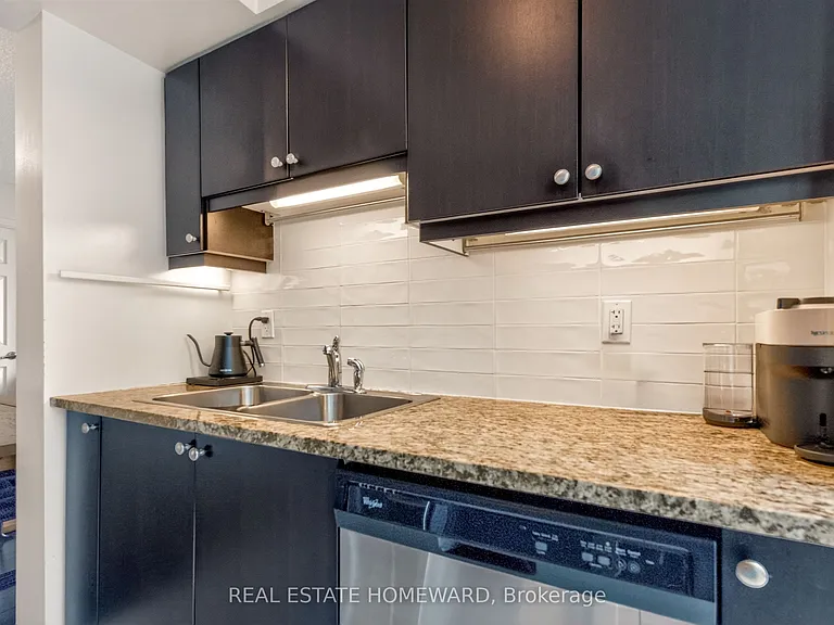 25 Lower Simcoe St #518 — Photo 9