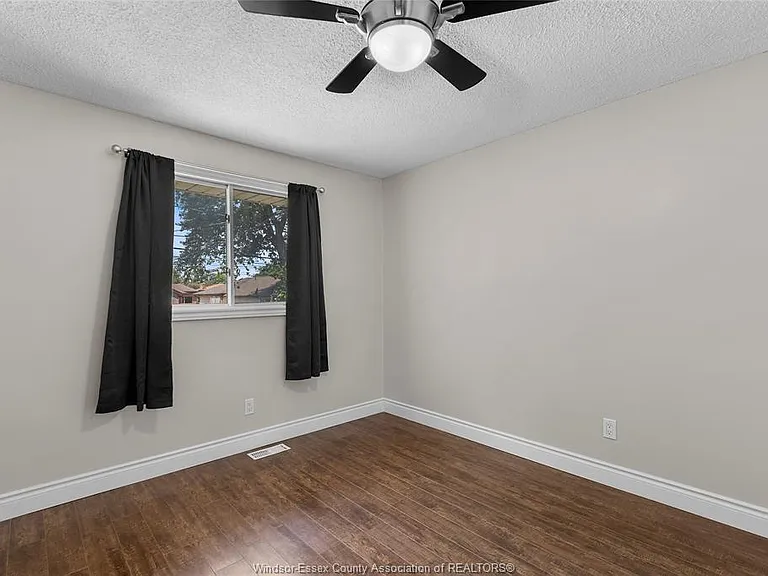 3083 Jefferson Blvd — Photo 11