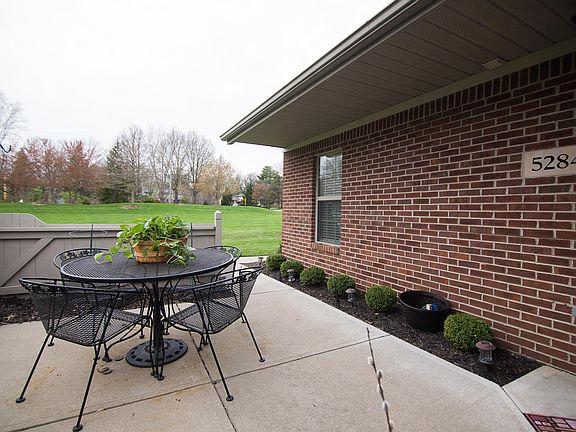 3rd image of 5284 Meadowood Ln
