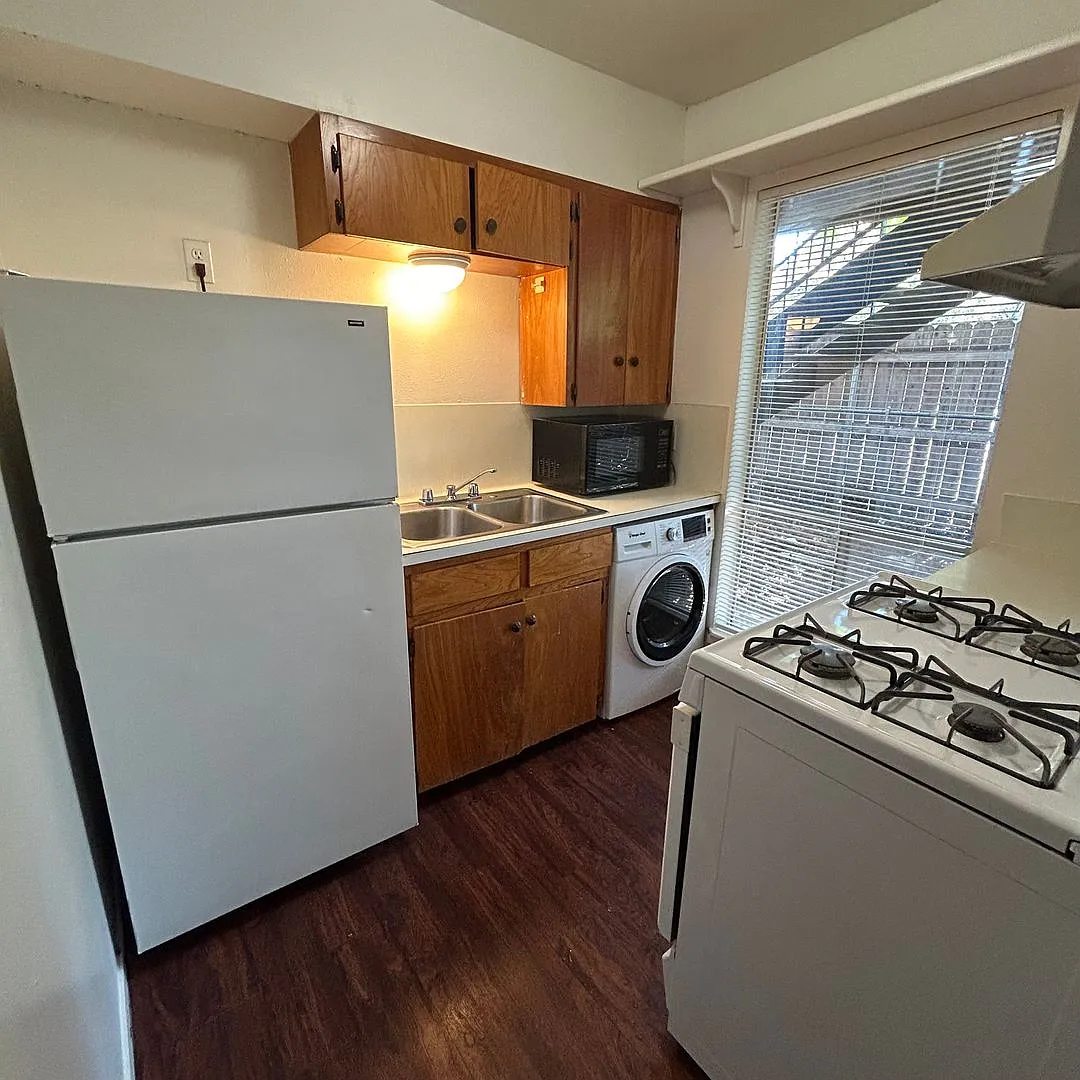 1011 W 23rd #102 - The Rosewood — Photo 4