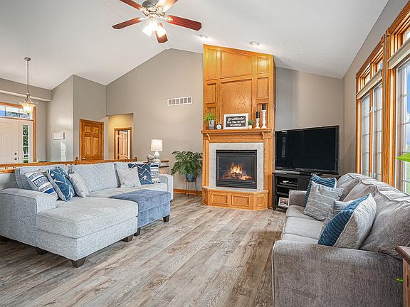 4th image of 8356 Fairwood Dr