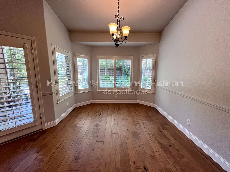 2552 E Kelso Ave — Photo 12