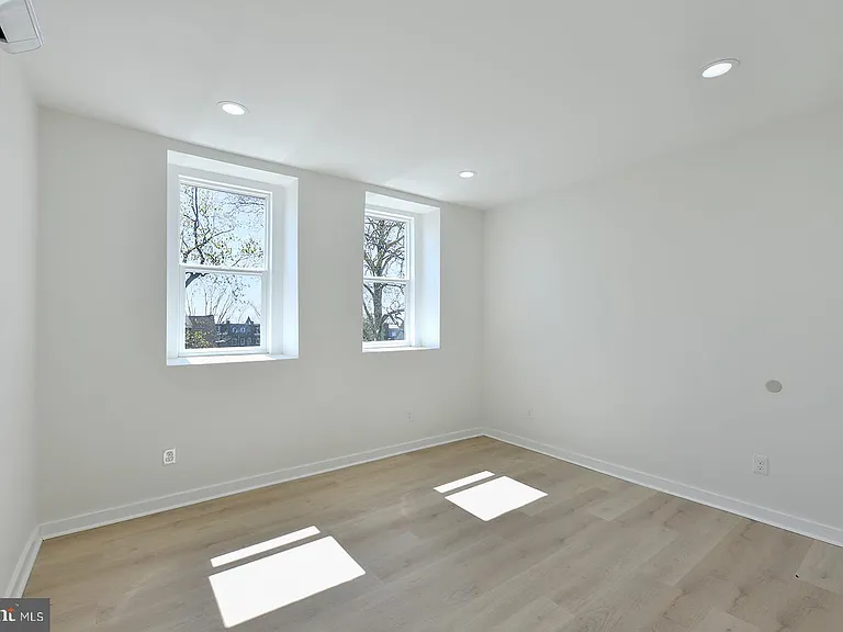 2330 Bryant Ave #4 — Photo 11