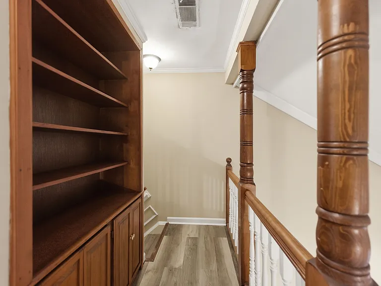 320 Forestgate Ct — Photo 16
