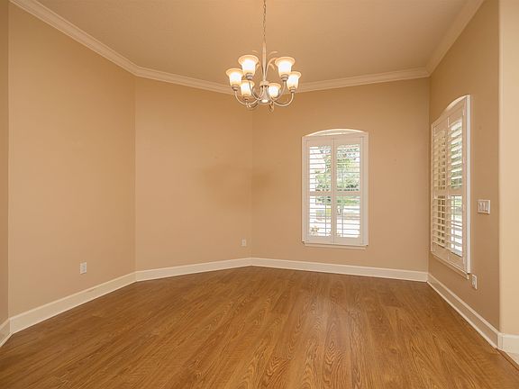 5th image of 803 Doral Ct