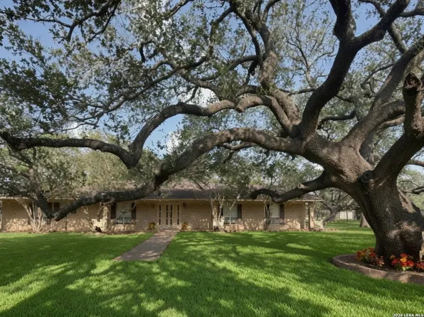 105 Deer Run, Pleasanton, TX 78064