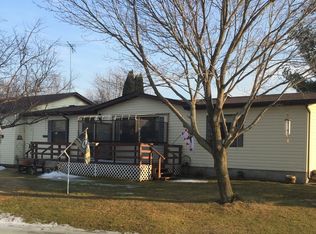 N5947 Derby Ln, Cecil, WI 54111