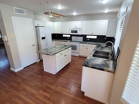 4th image of 4606 E Meadow Dr