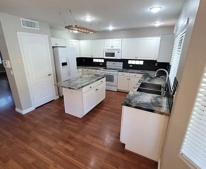4606 E Meadow Dr — Photo 4