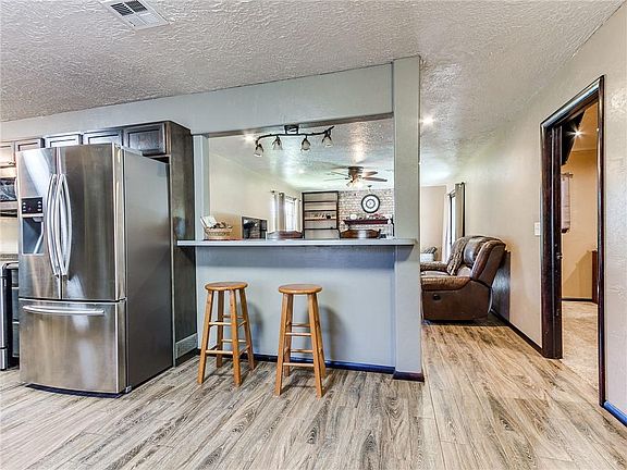 5th image of 125 Pickard Dr