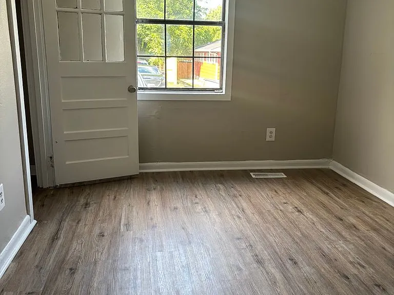 5308 Spriggs St — Photo 2