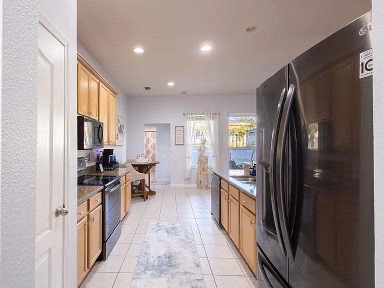 2024 Heartland Cir — Photo 8