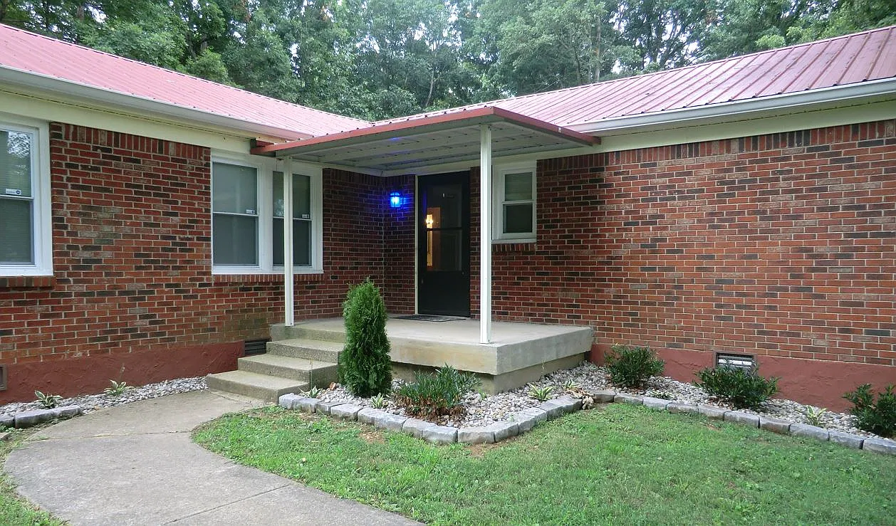 3 bed, 1075 sqft, $1,800 — Photo 1