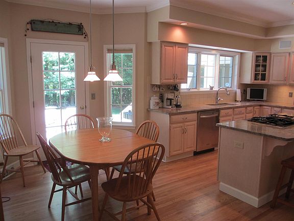 2nd image of 72 Robinwood Dr