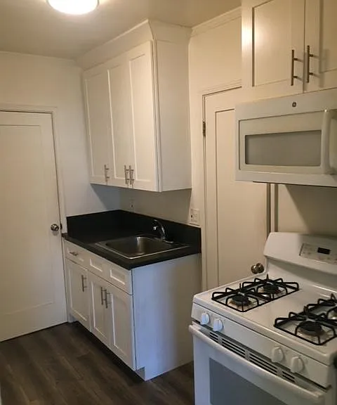 135 N Sweetzer Ave #3 — Photo 1