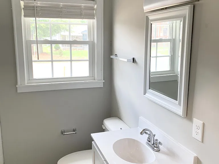 105 N Howell St #B — Photo 7