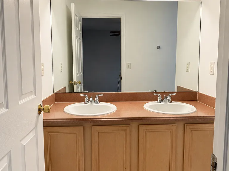 4715 Palmbrooke Cir — Photo 16