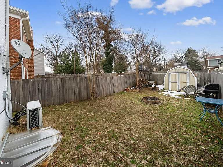 4409 Polk St NE — Photo 17