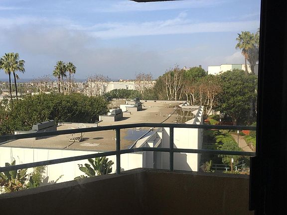 2nd image of 520 The Vlg Unit 208
