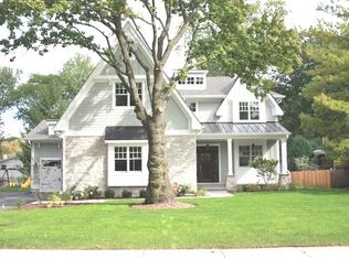 1217 Warrington Rd, Deerfield, IL 60015