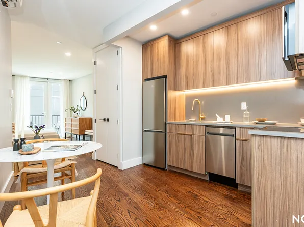 31-61 Vernon Boulevard image 1 of 74