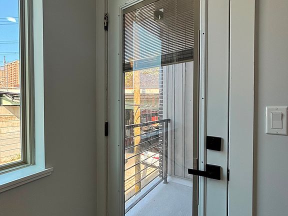 4th image of 1108 W Dauphin St #4B