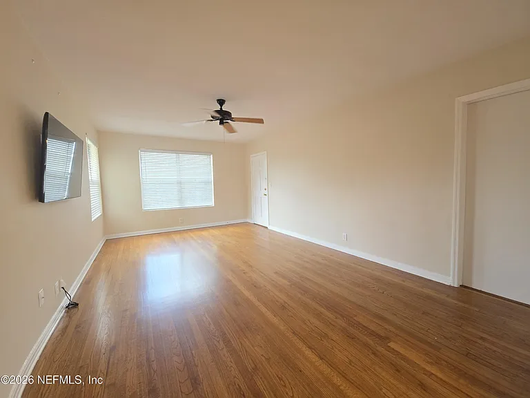 2931 Saint Johns Ave #4 — Photo 2