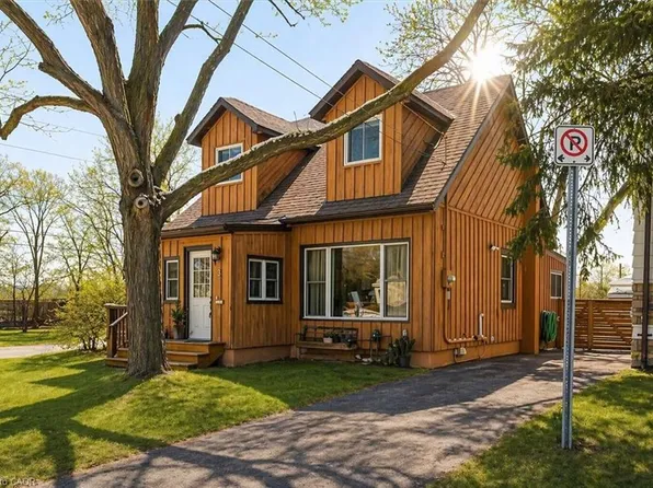 31 Hunter St, Hamilton, ON L9H 1E5