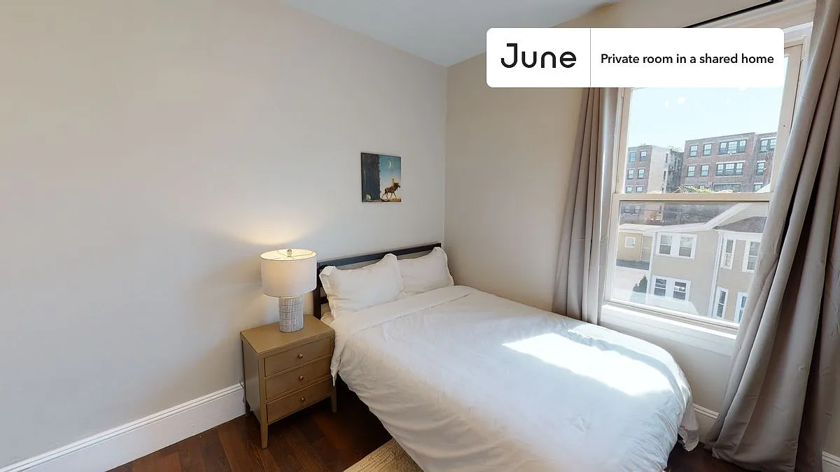 Full bedroom in 4 bed/1.5 bath home in Dorchester - Fields Corner West #1215 A — Photo 1
