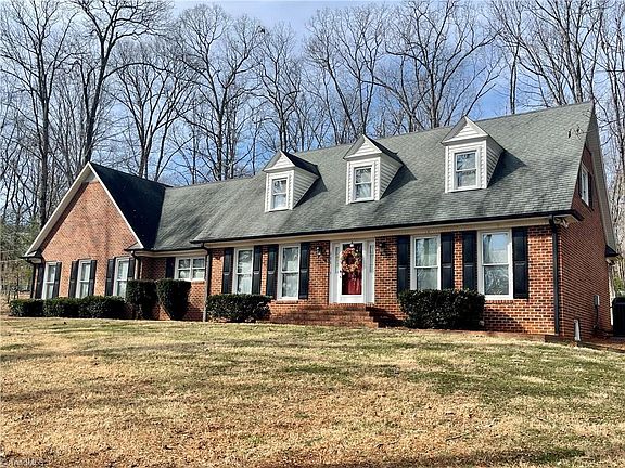 3rd image of 111 Ridgewood Ln