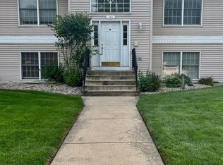 302 S Broad St APT 22, Griffith, IN 46319