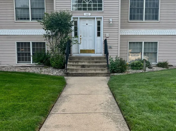 302 S Broad St APT 22, Griffith, IN 46319