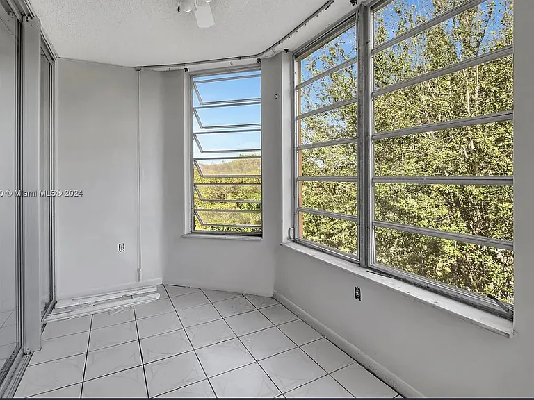 1301 NE 191st St #F405 — Photo 15